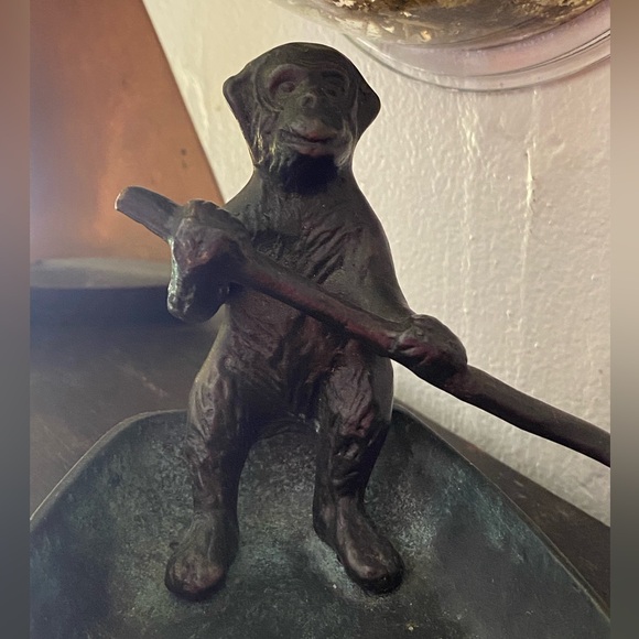 MONKEY W/ OAR ROWING A BOAT
FIGURINE SCULPTURE DISH. COLLECTABLE. - Picture 11 of 13